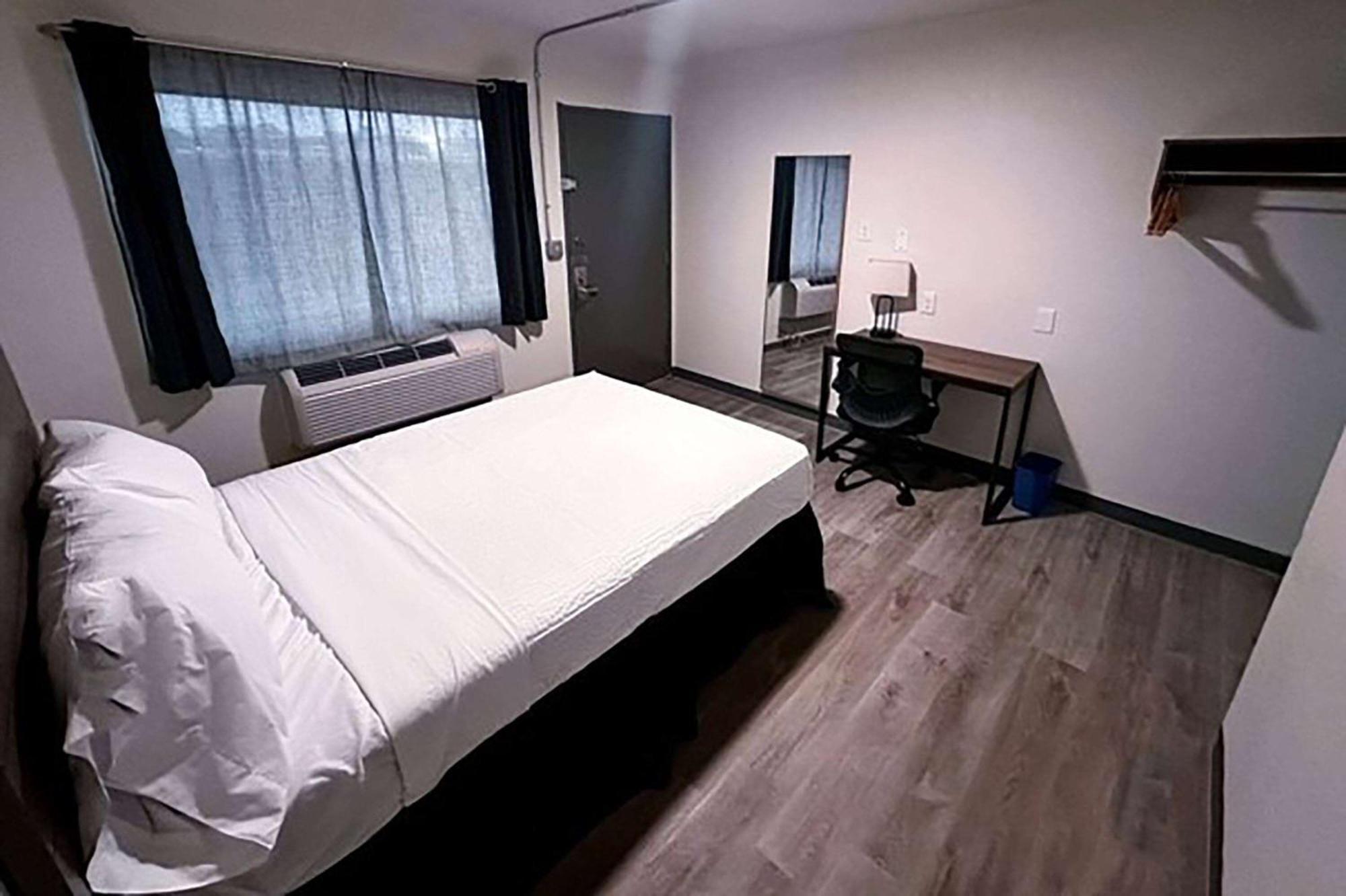 Studio City Suites, A Travelodge By Wyndham Техаркана Экстерьер фото