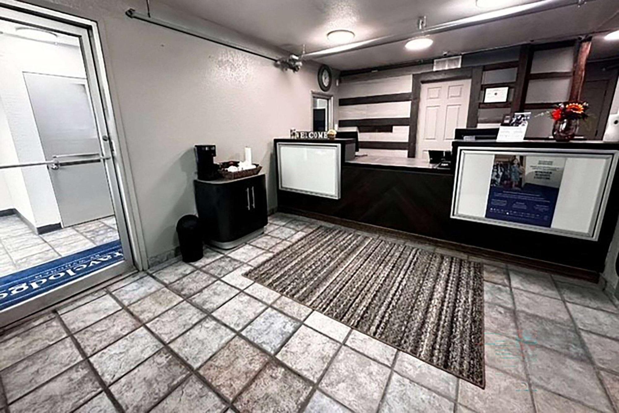 Studio City Suites, A Travelodge By Wyndham Техаркана Экстерьер фото