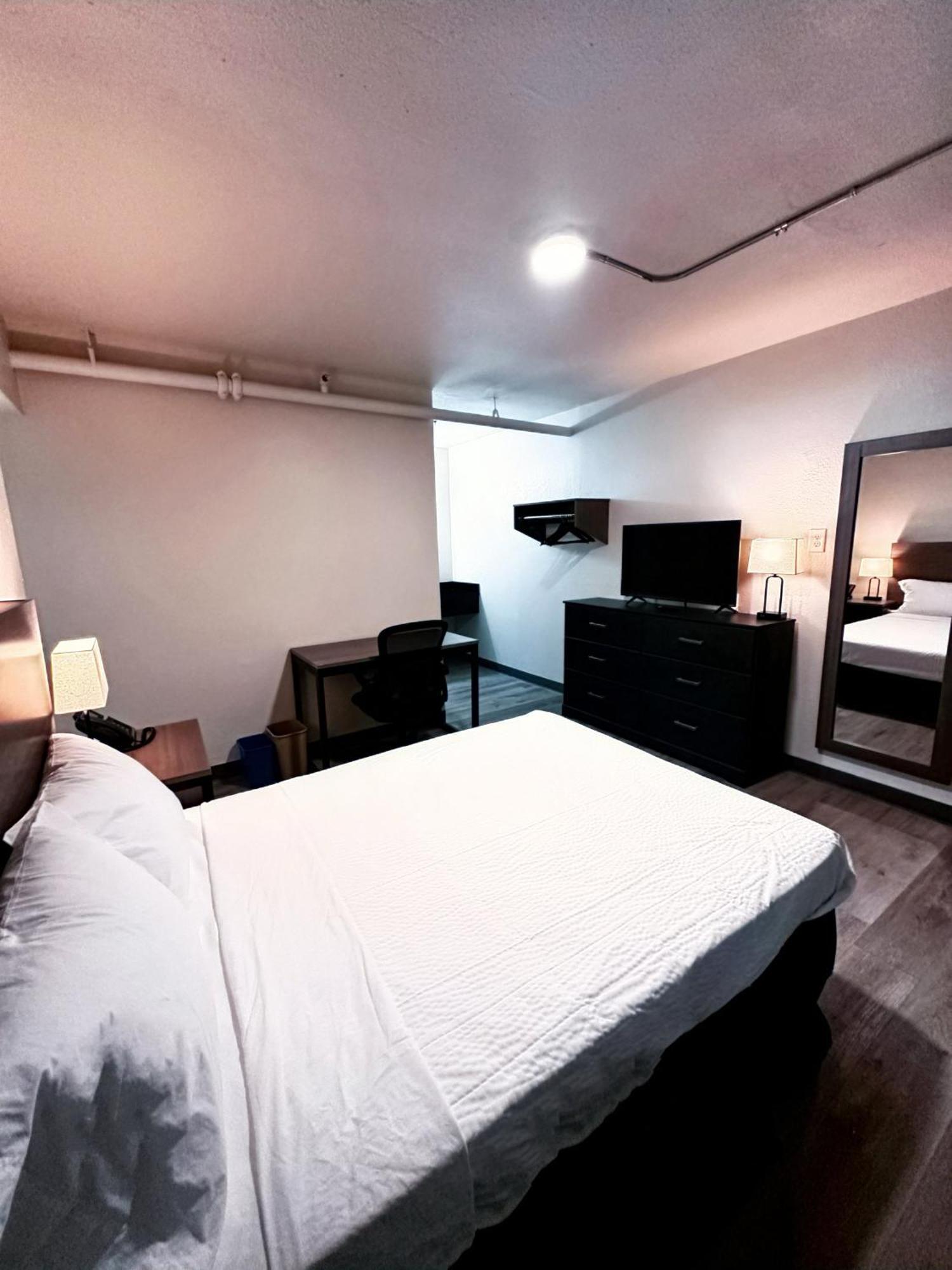 Studio City Suites, A Travelodge By Wyndham Техаркана Экстерьер фото